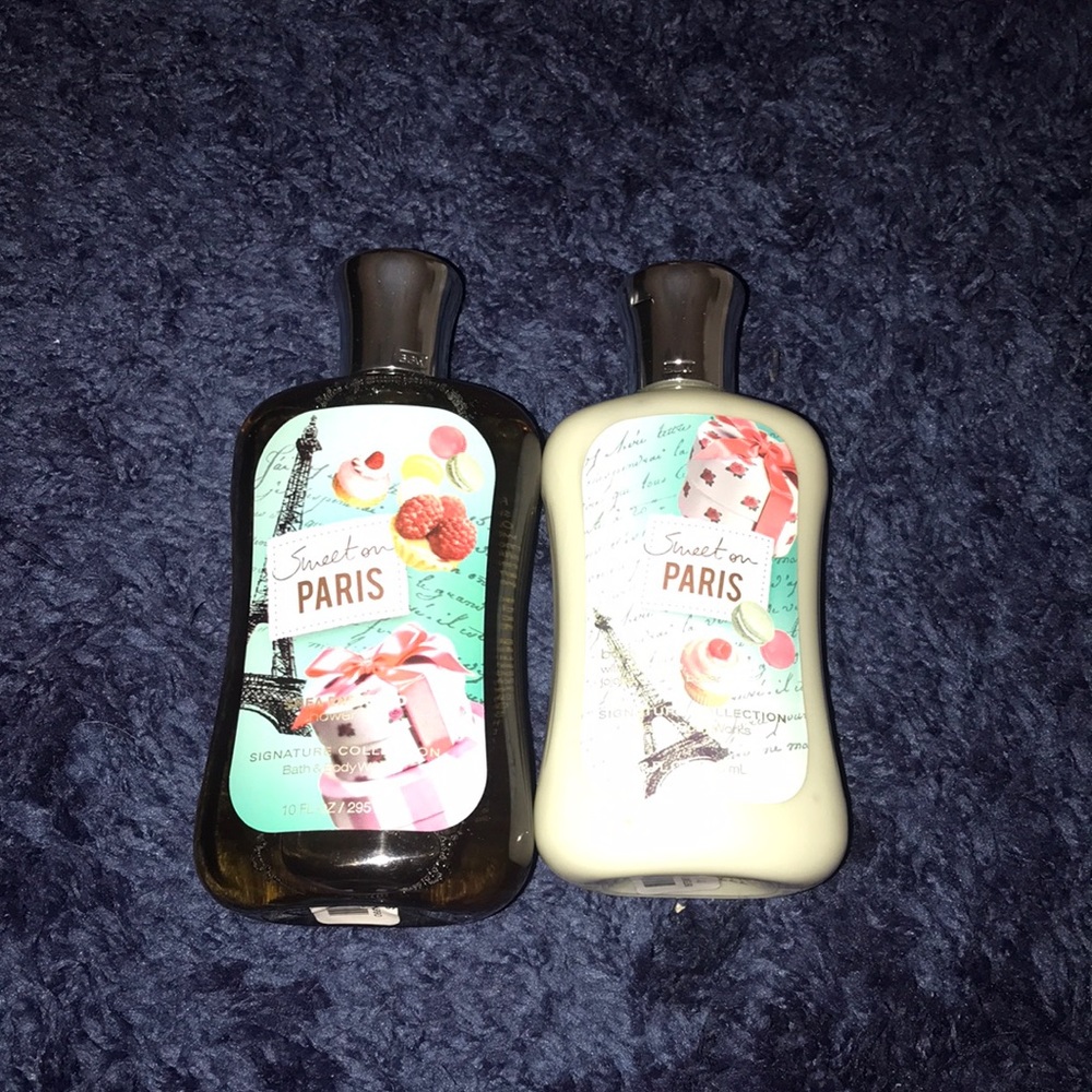 Bath & Body Works shower gel and lotion set .